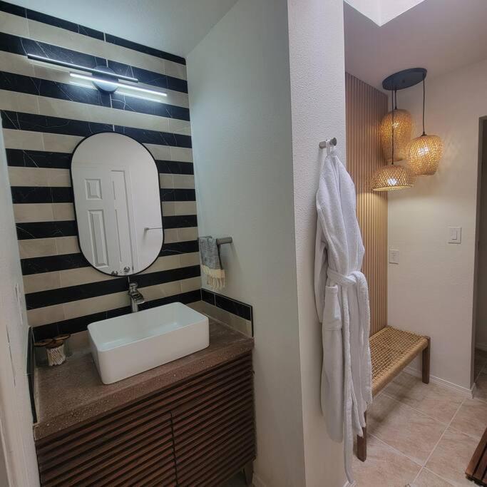 The Ritz Spa Sanctuary Hot Tub/Patio/Fam/Pet Las Cruces Exteriér fotografie